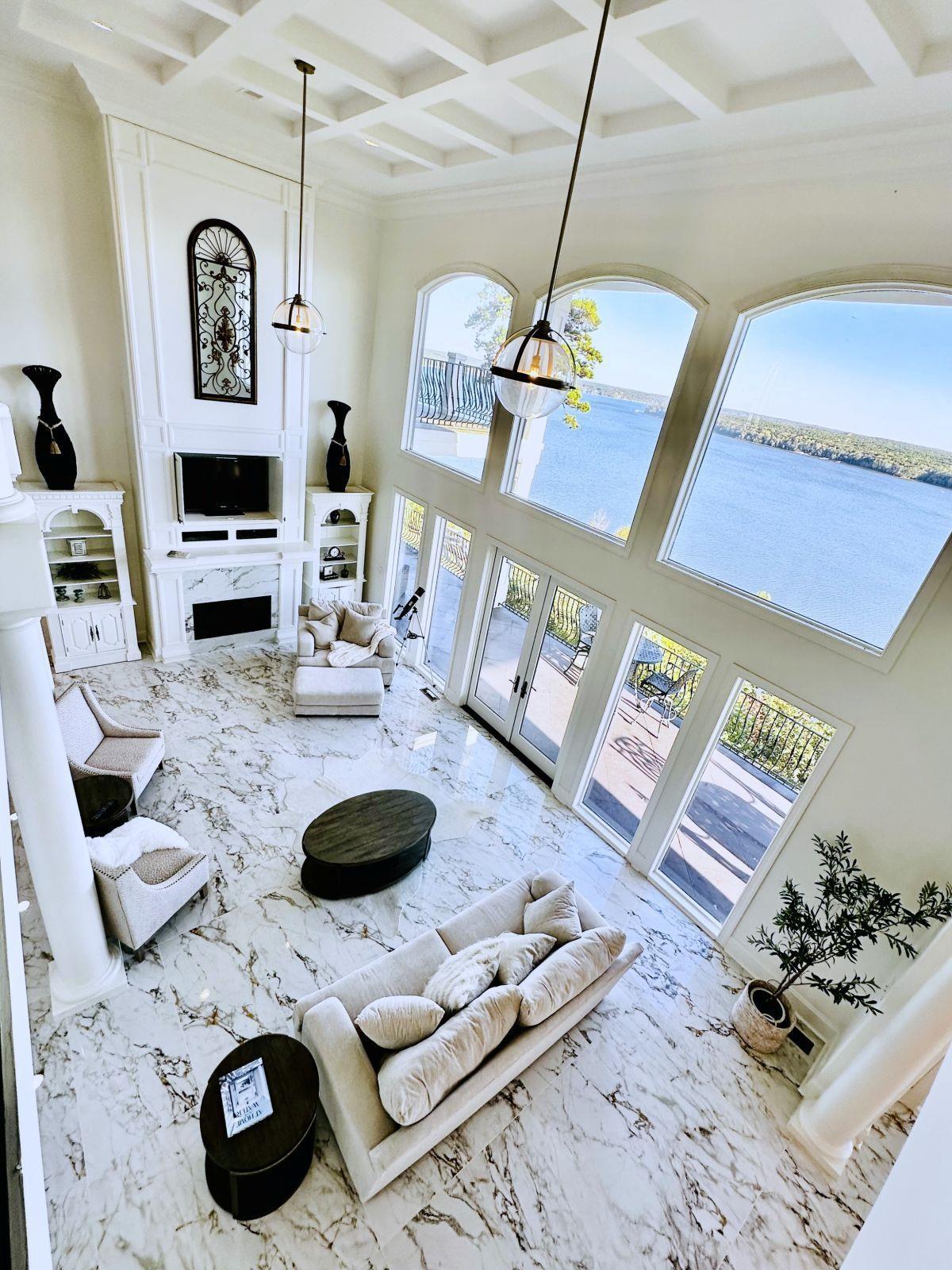 Image 4: has a 2 story view...