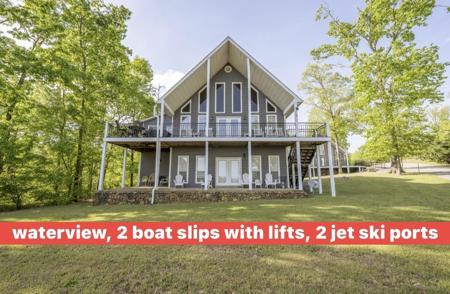 390 QUARRY HOLLOW PT