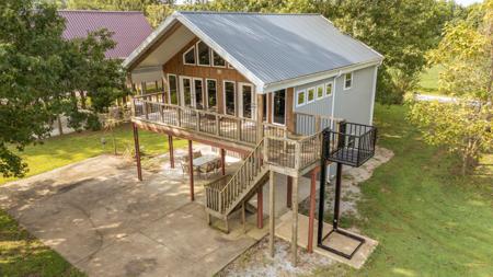 805 NARROWS LN