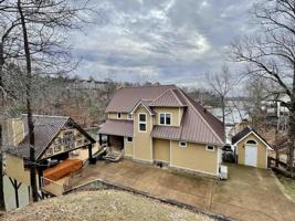 105 BREEZE PT DR