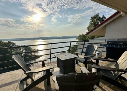 165 LAKESHORE LN