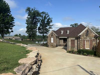 202 RIVERBEND LN