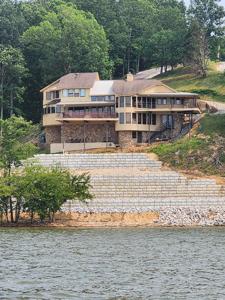 200 EAGLE VIEW LN