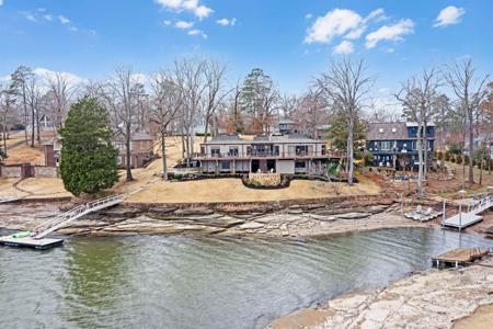 600 RIVERCLIFF LN