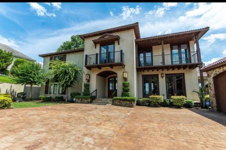 155 WESTSHORE DR