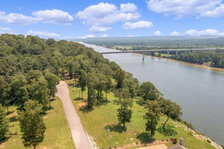 65 RIVERBEND CV