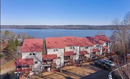 165 LAKESHORE DR