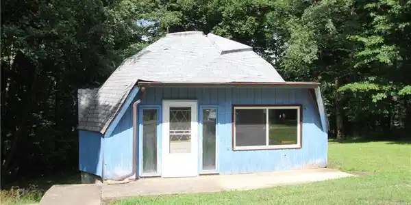 8081 Center Lake Road