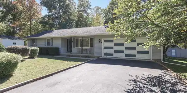 7682 Center Lake