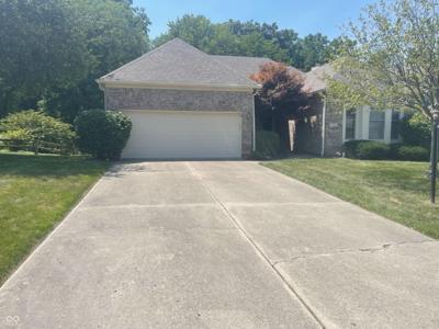 7126 Lakeside Woods Drive