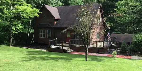8465 Center Lake