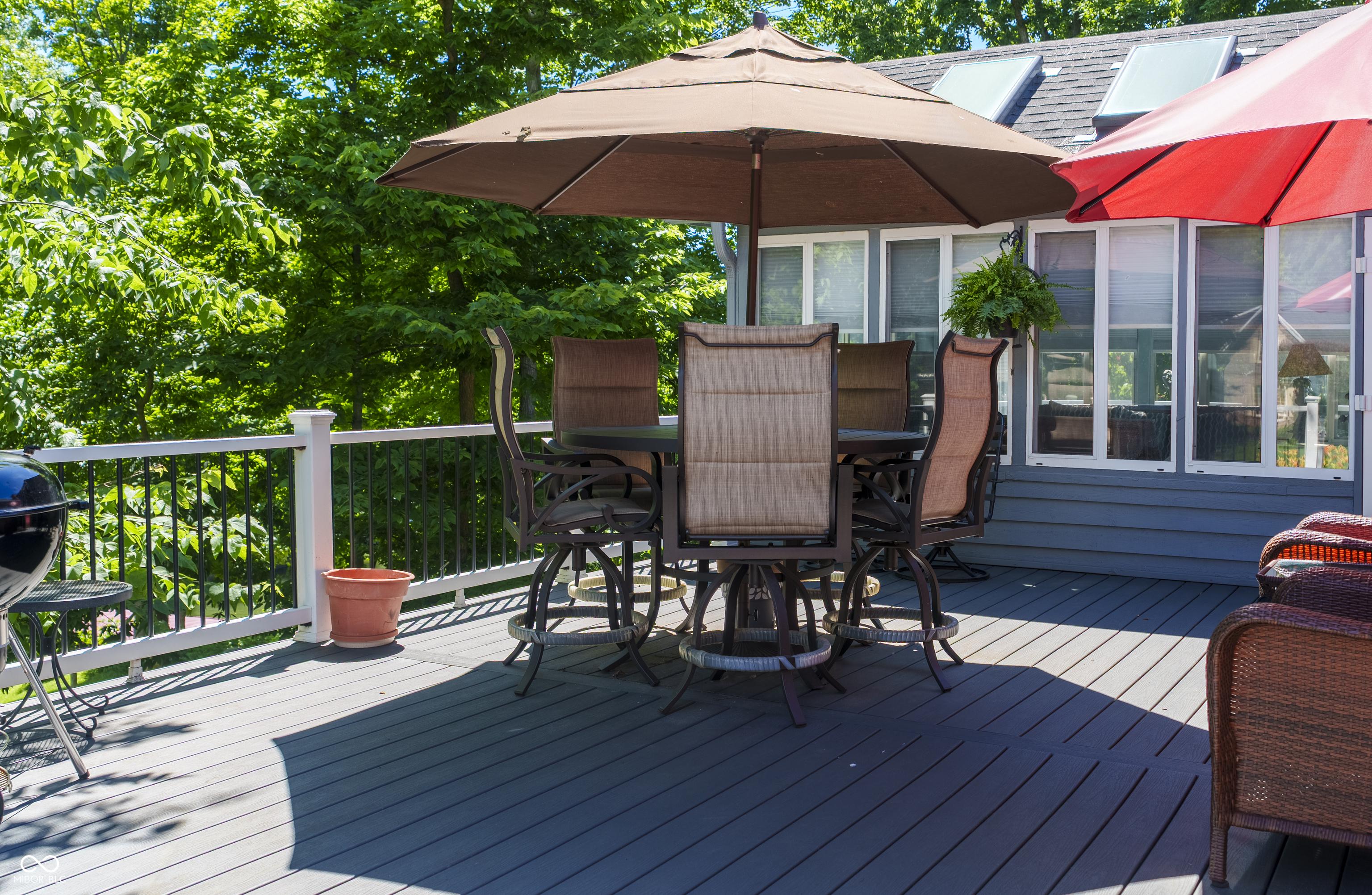 Image 4: Deck Image 4: Deck
