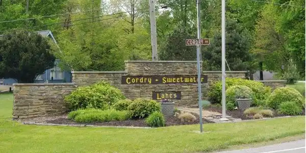8453 Center Lake