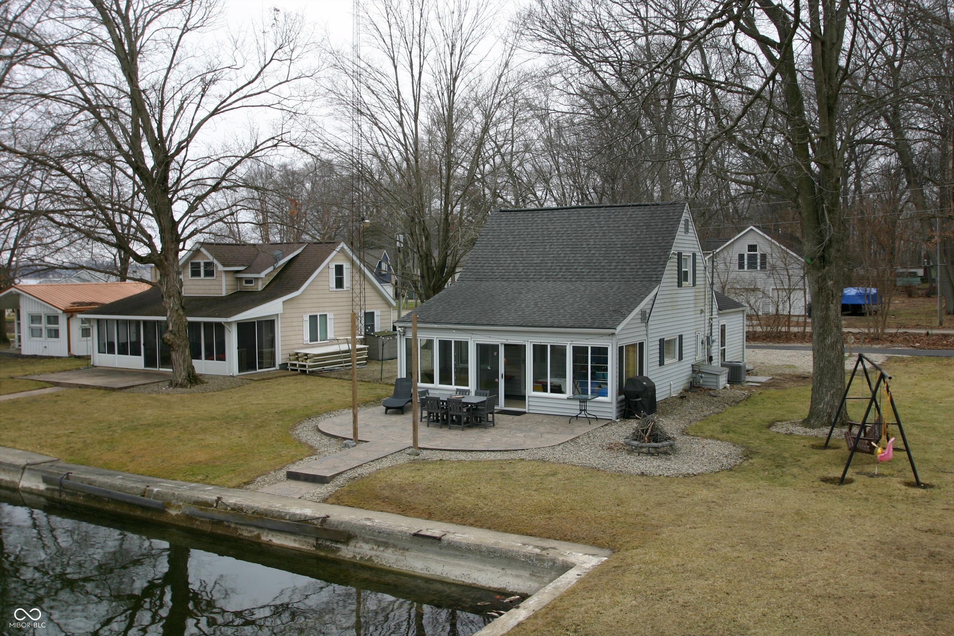 Image 1: Back Of Structure