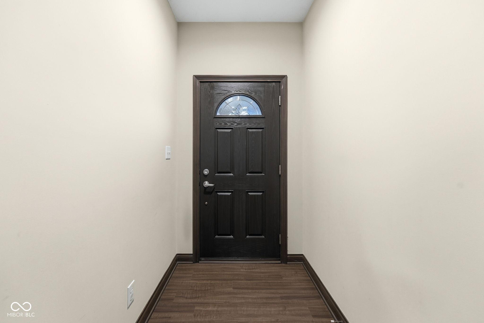 Image 4: Entry Image 4: Entry