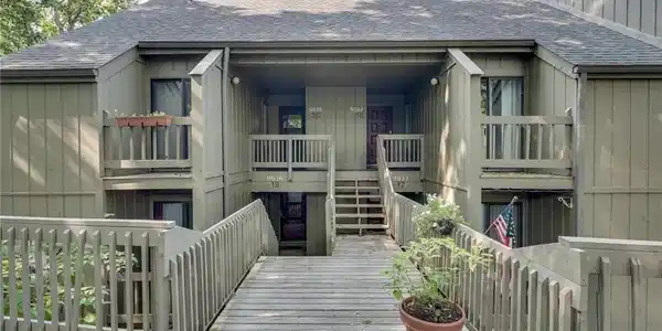 9028 Pointe Ridge