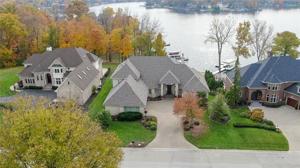 11121 Woods Bay