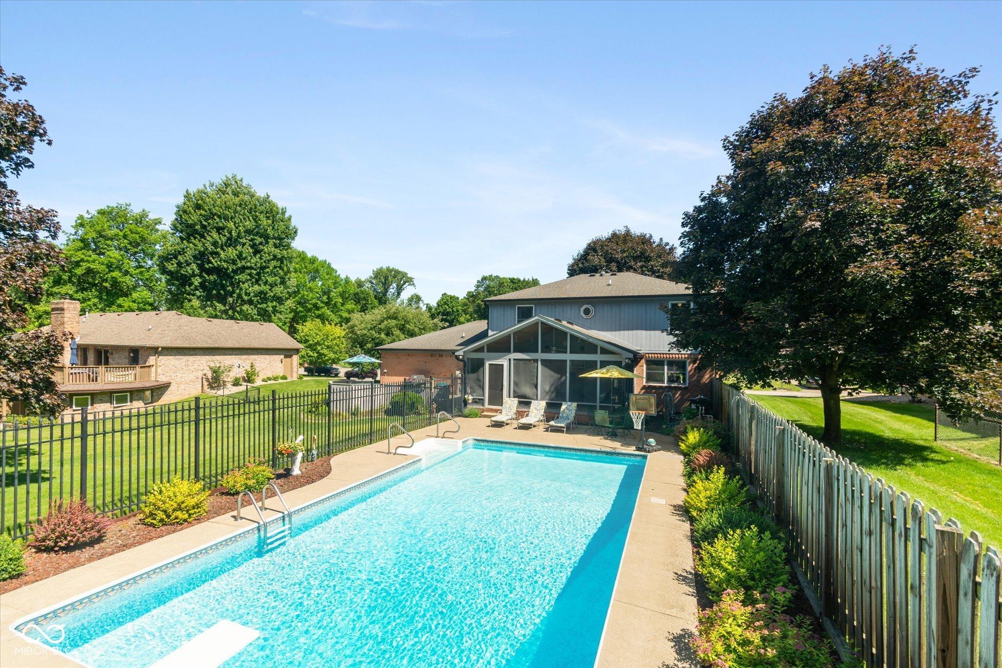 Image 2: Pool