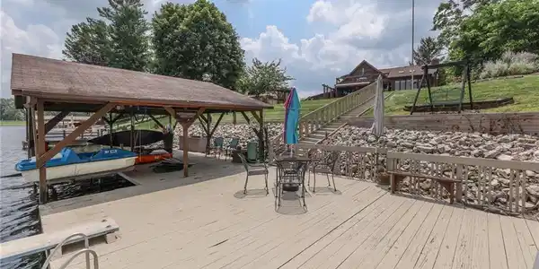 7225 Center Lake