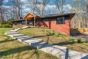 7136 Lakeside Drive