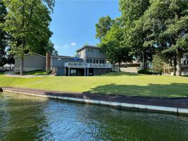 207 West Sequoya