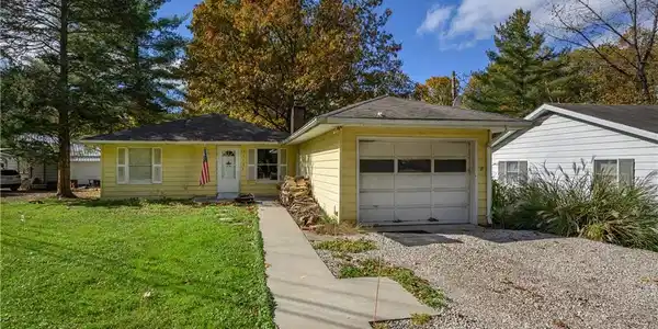 7712 Center Lake