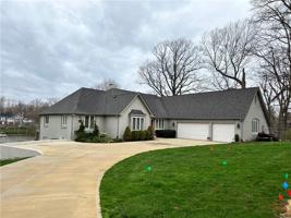8209 TWIN POINTE