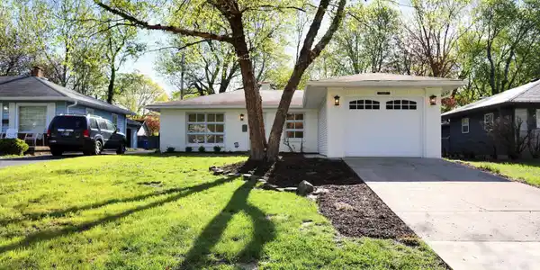 5621 Ralston