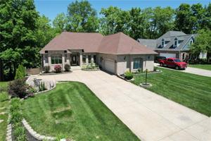 7250 Lakeside Woods