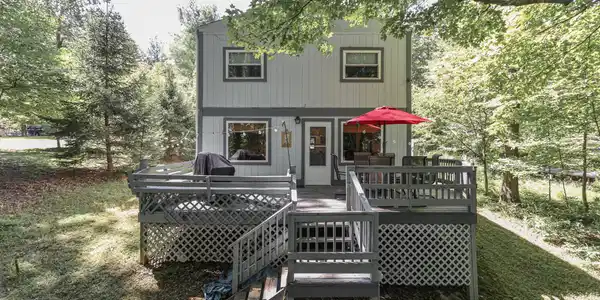 8031 Center Lake
