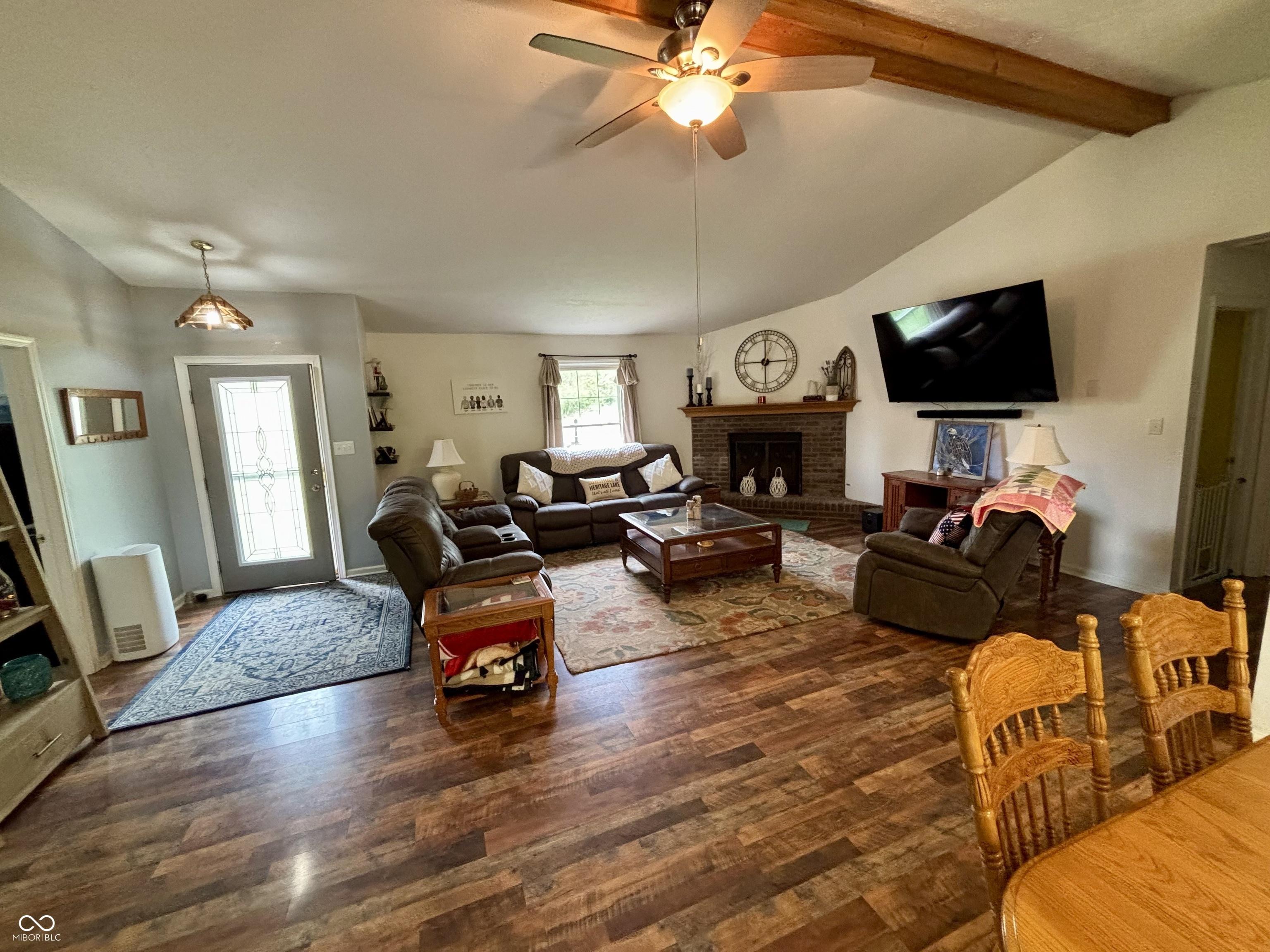 Image 3: Living Room