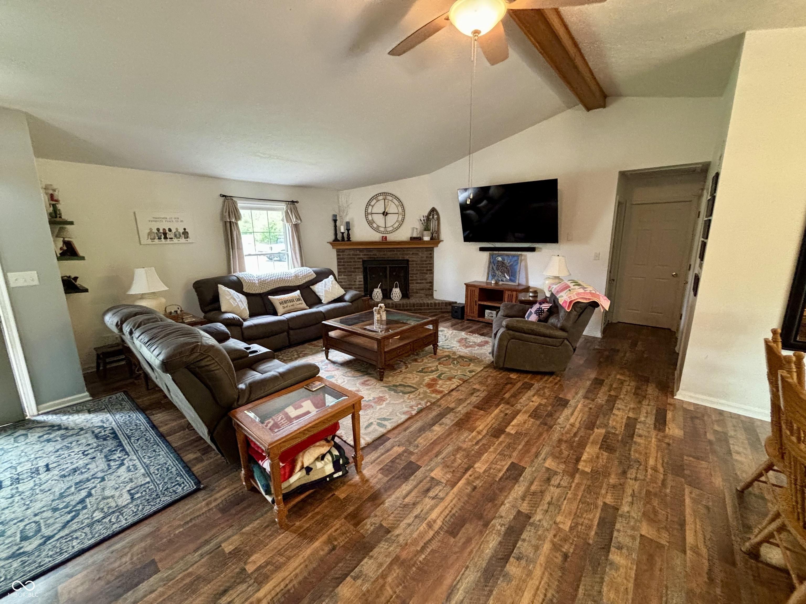 Image 4: Living Room