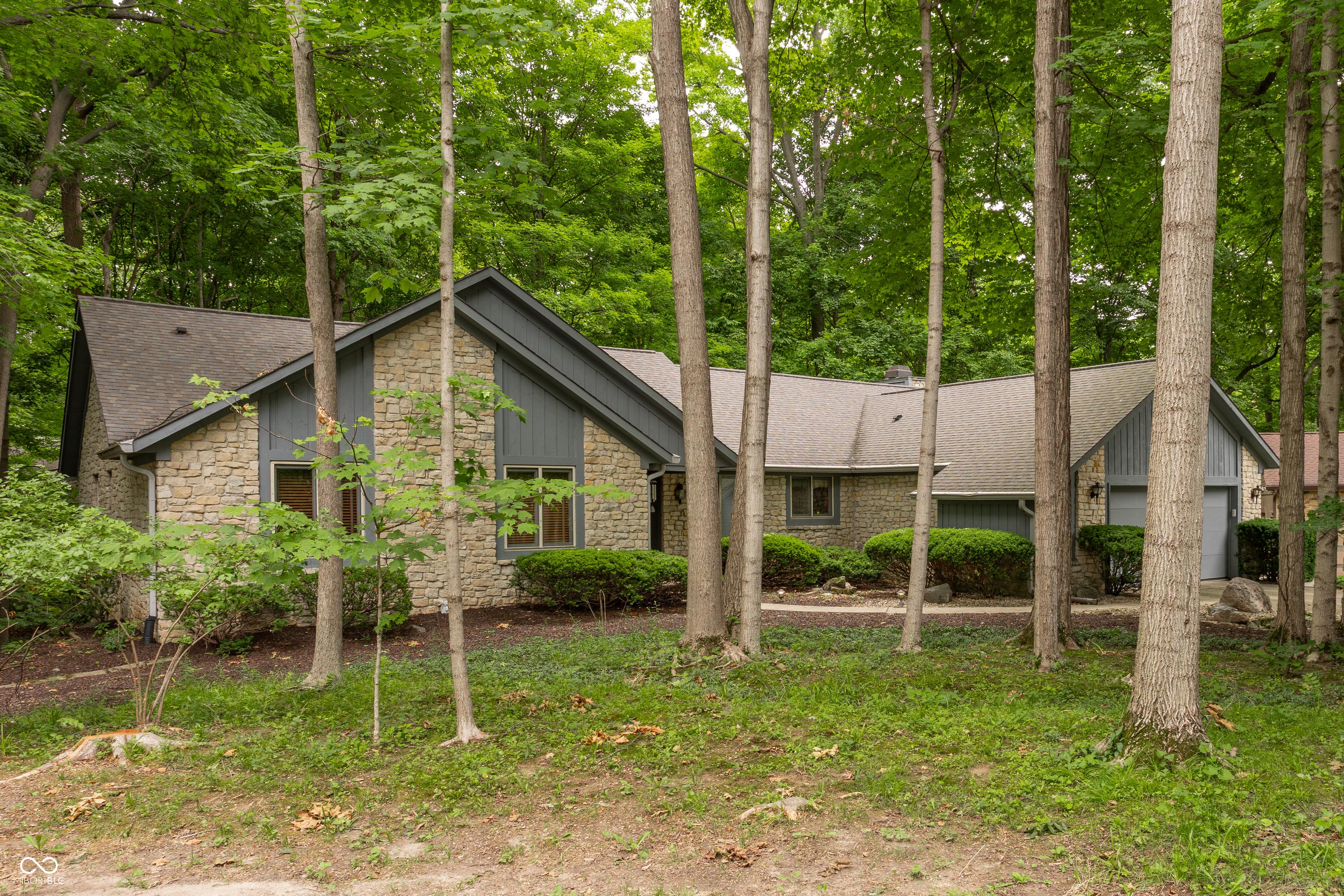 Image 4: Front Of Structure Image 4: Front Of Structure