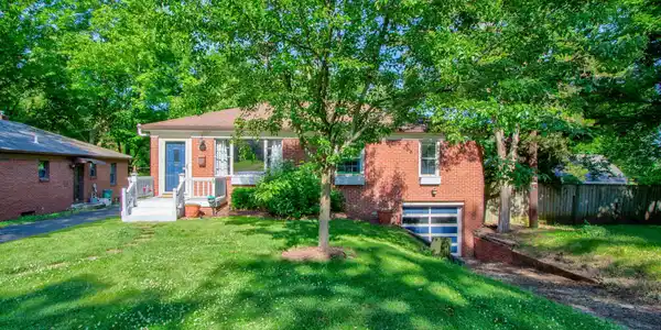 5752 Hillside