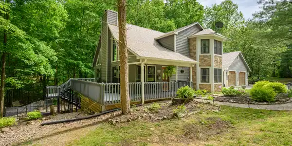 7599 Center Lake