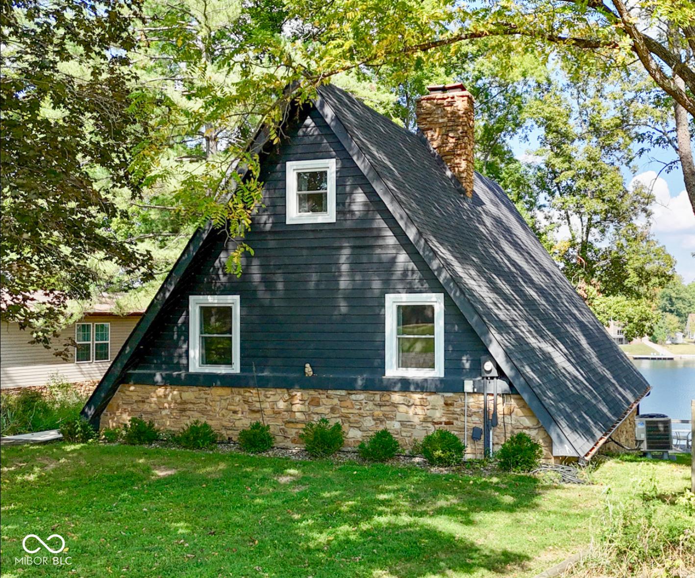 Image 3: Side Of Structure