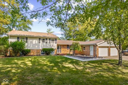 3736 W South Wood Lake Drive