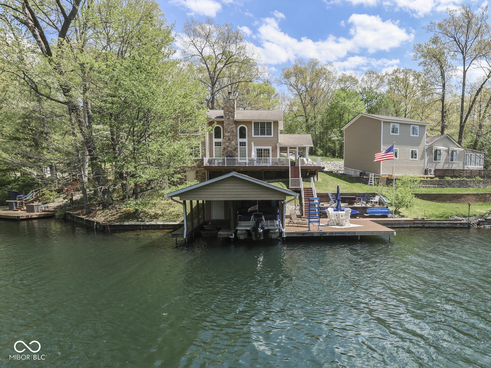 Image 2: Dock