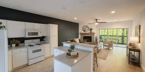 Image 4: Kitchen
