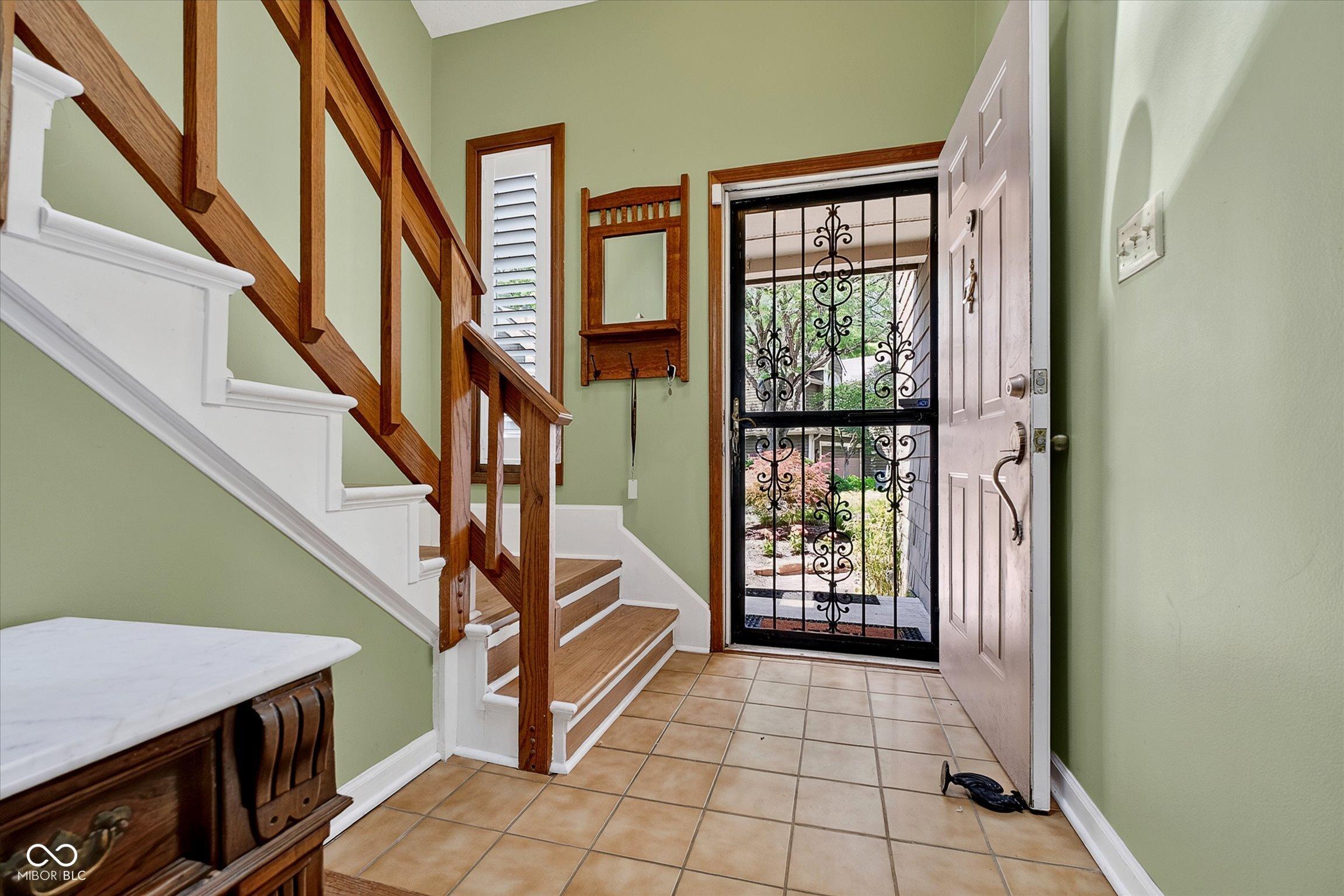 Image 2: Entrance Foyer Image 2: Entrance Foyer