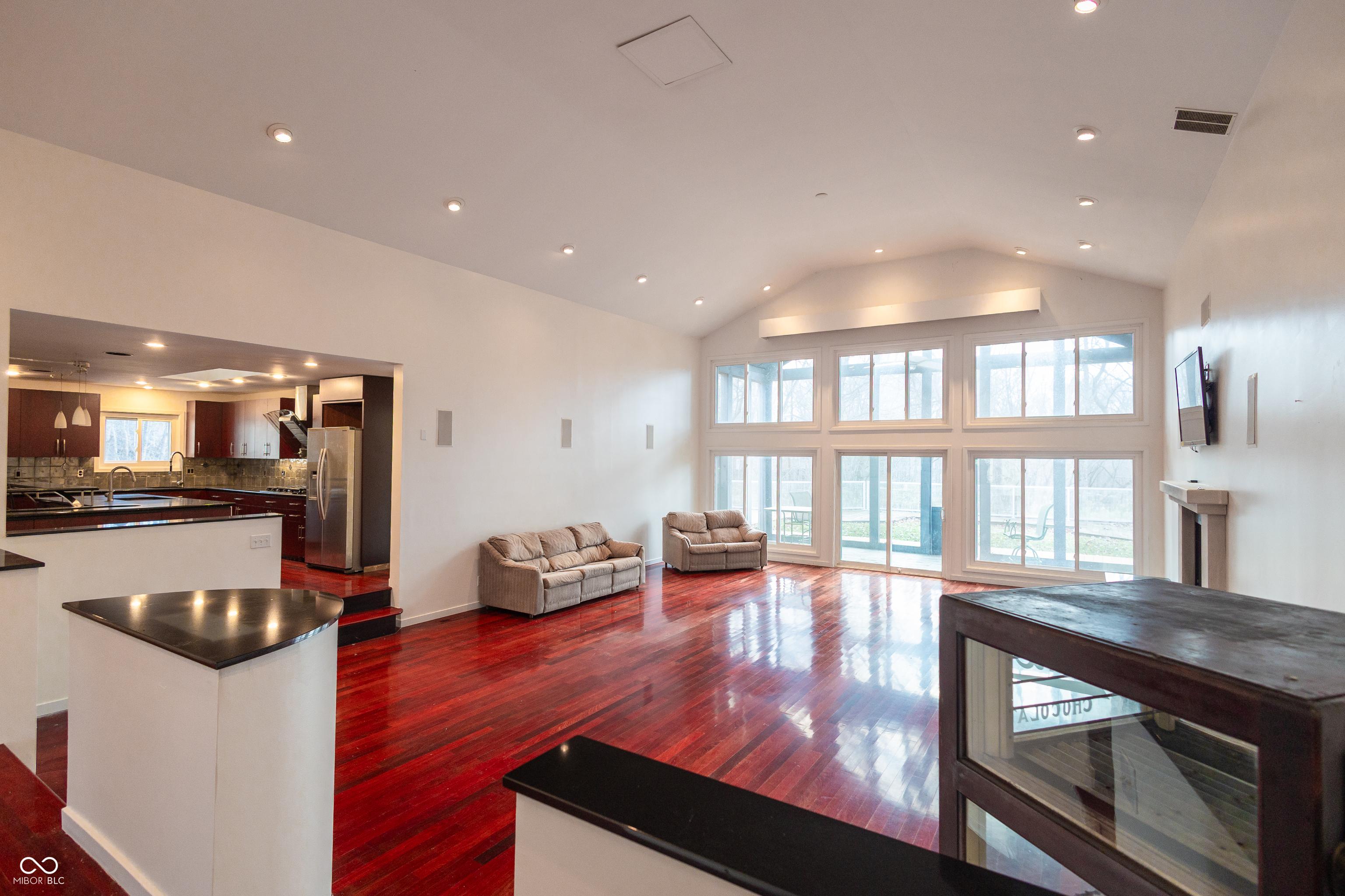 Image 4: Living Room Image 4: Living Room