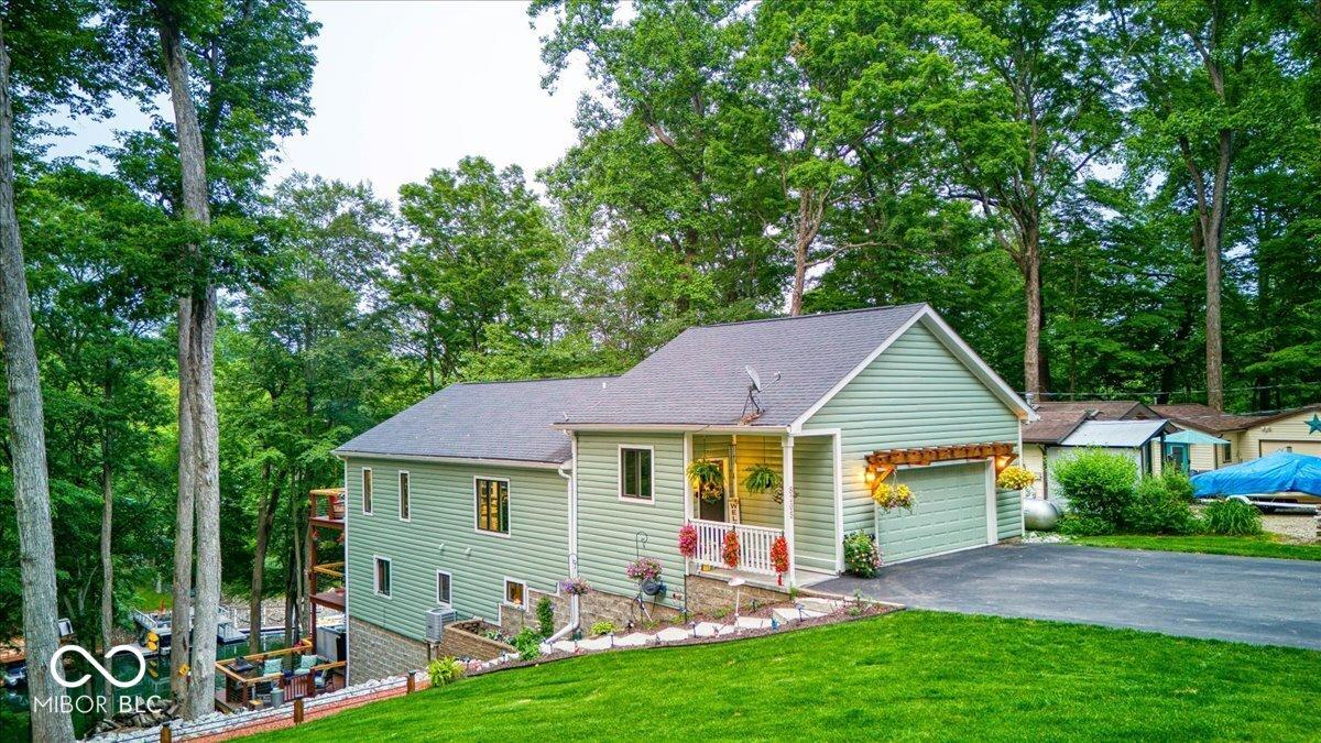 Image 2: Front Of Structure