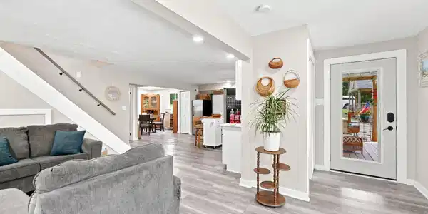 Image 2: Living Room Image 2: Living Room