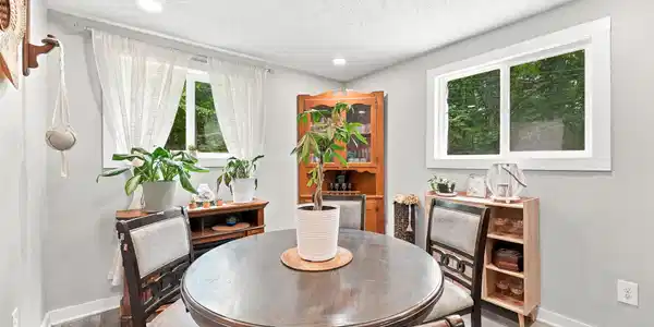 Image 4: Dining Area Image 4: Dining Area