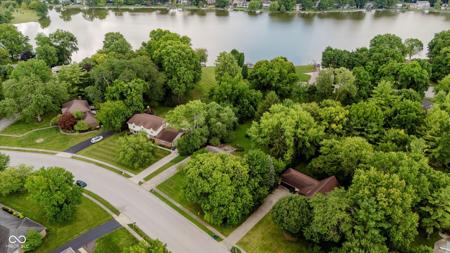11327 Lakeshore Drive W