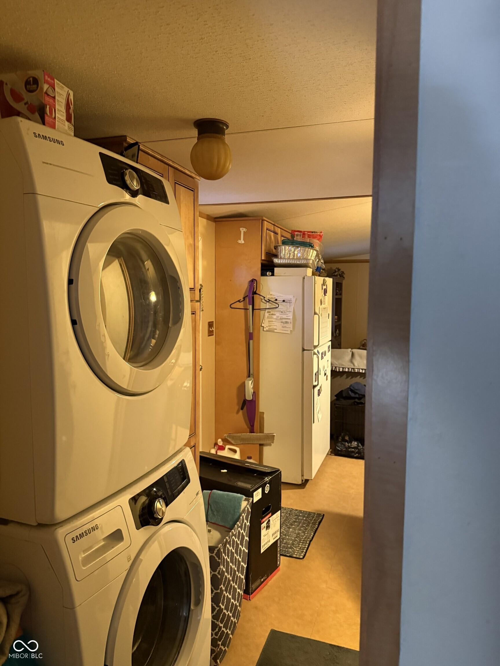 Image 4: Laundry