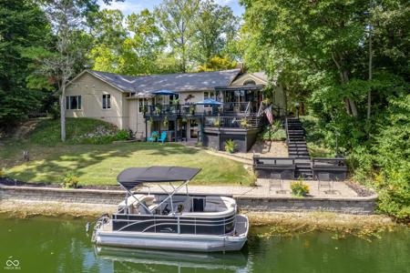 3671 N Windsor Place