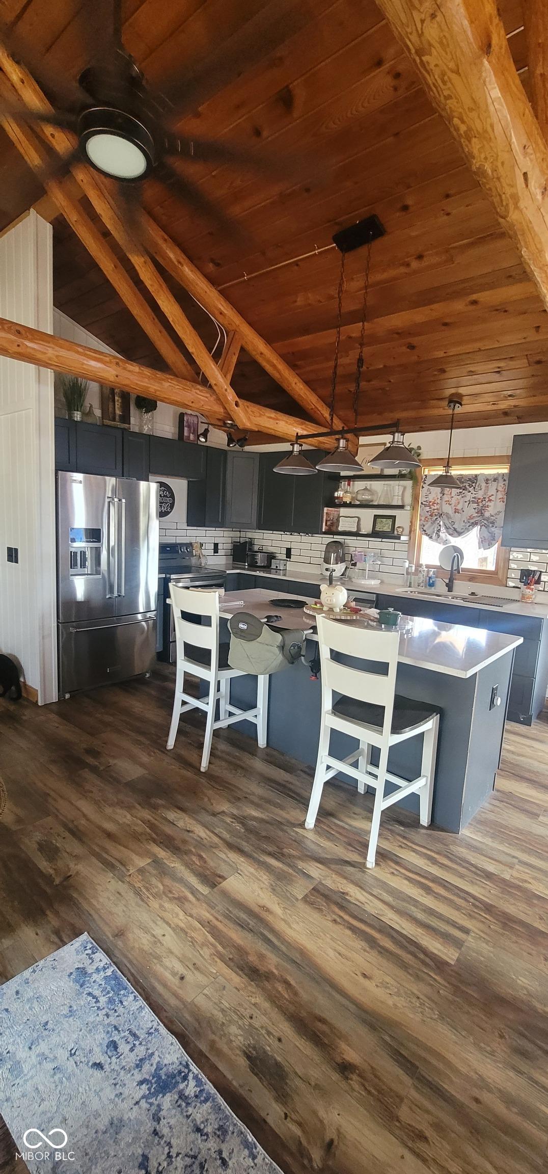 Image 4: Kitchen