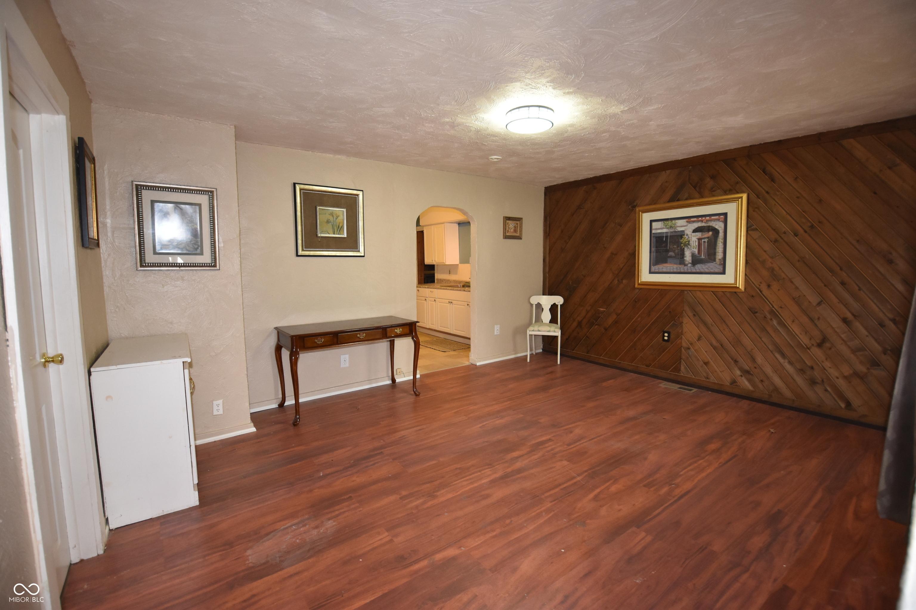 Image 2: Living Room
