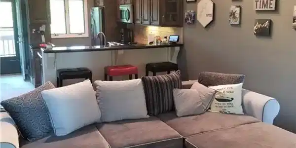 9649 Lake Ridge